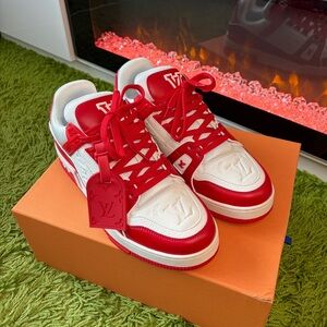 Men’s Excellent Condition Red White Sneakers Size 9 With Alternate White Laces